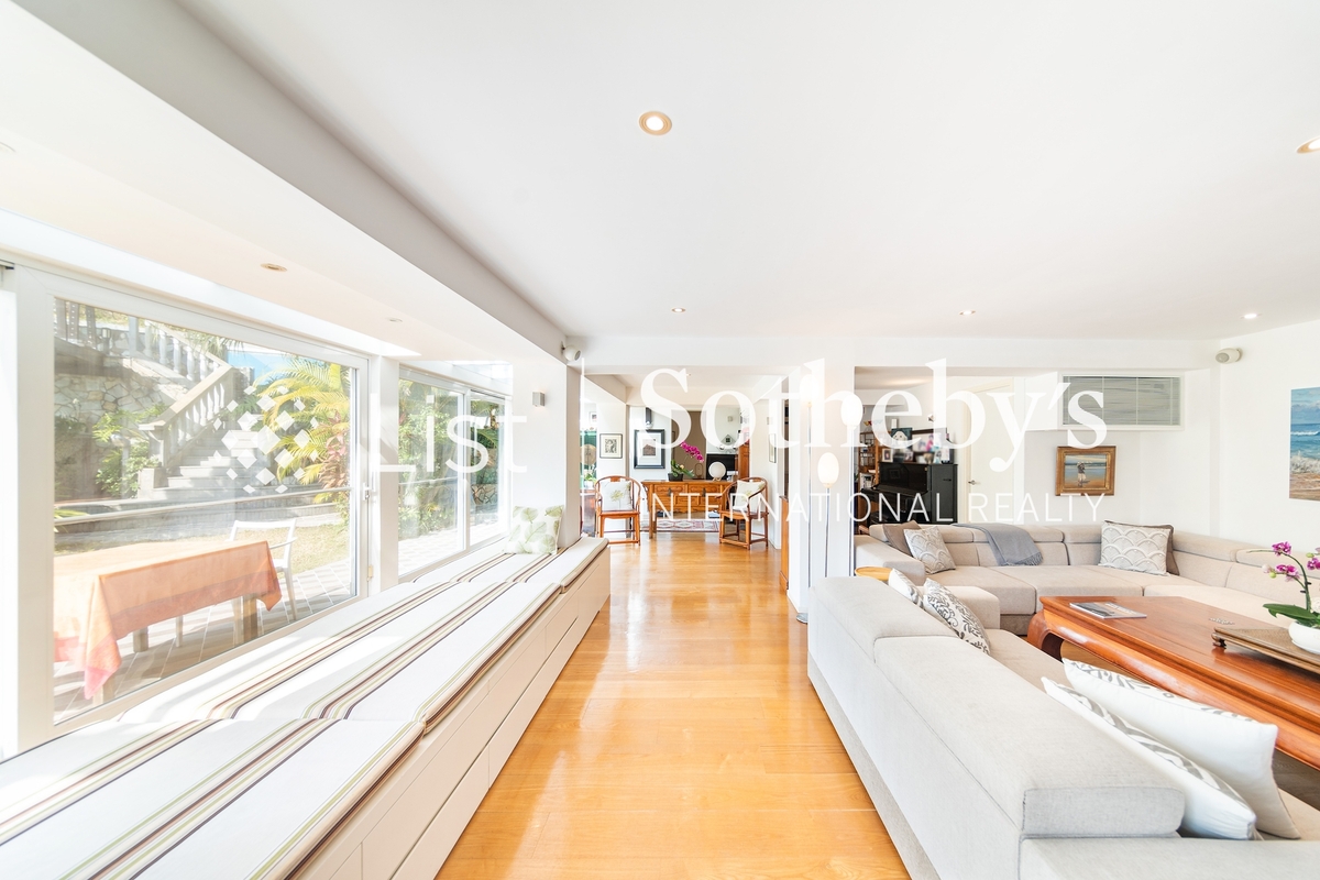 Tsak Yue Wu 鯽魚湖 | Living and Dining Room