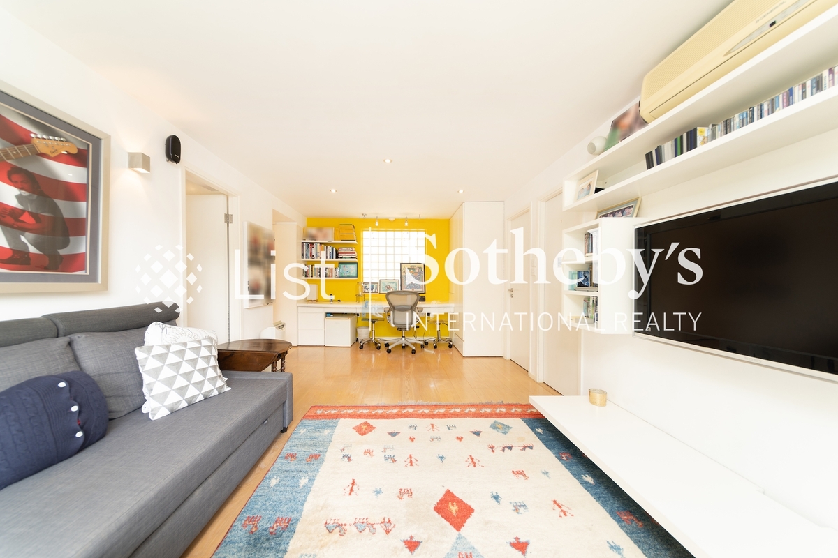 Tsak Yue Wu 鯽魚湖 | Family Room