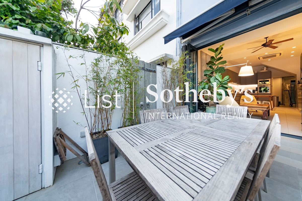 Shek O Village Road Detached House 石澳村路洋房 | Private Garden off Living and Dining Room