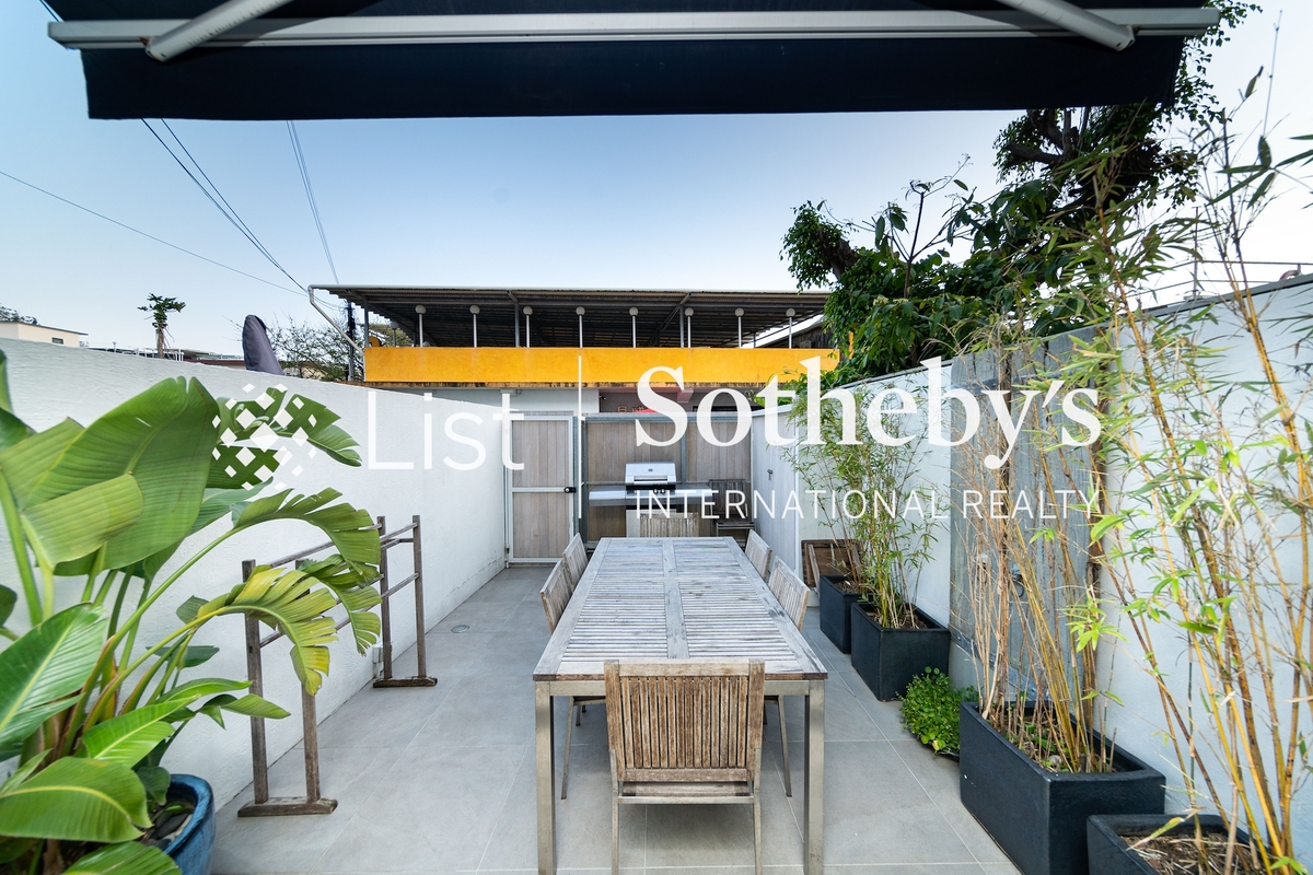 Shek O Village Road Detached House 石澳村路洋房 | Private Garden off Living and Dining Room