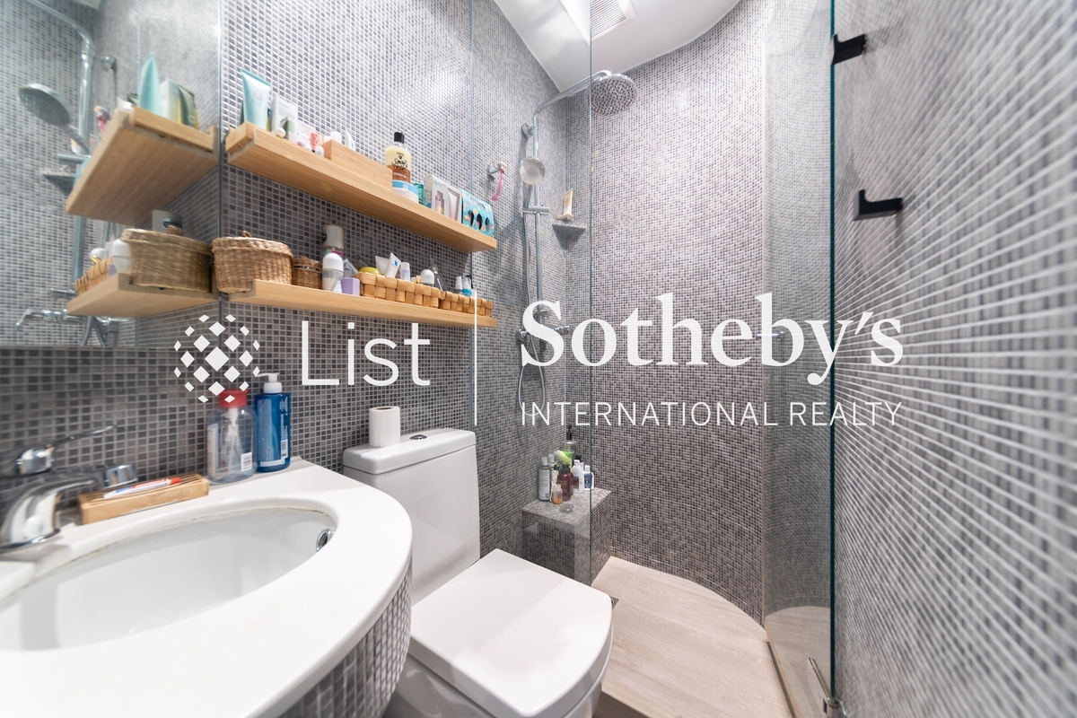 Shek O Village Road Detached House 石澳村路洋房 | Guest Bathroom