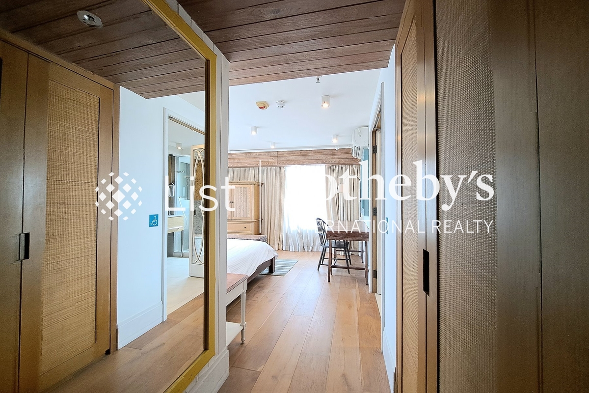 Sai Kung Serviced Apartment Sai Kung Serviced Apartment | Built-in Wardrobe in Master Bedroom 