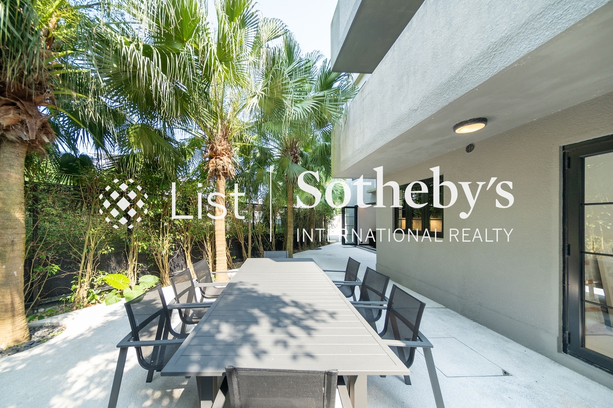 Ng Fai Tin Detached House 五块田独立洋房 | Private Terrace off Living Room