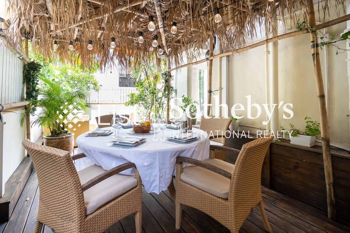 Realfound Mansion 倫輝樓 | Private Terrace off Living and Dining Room