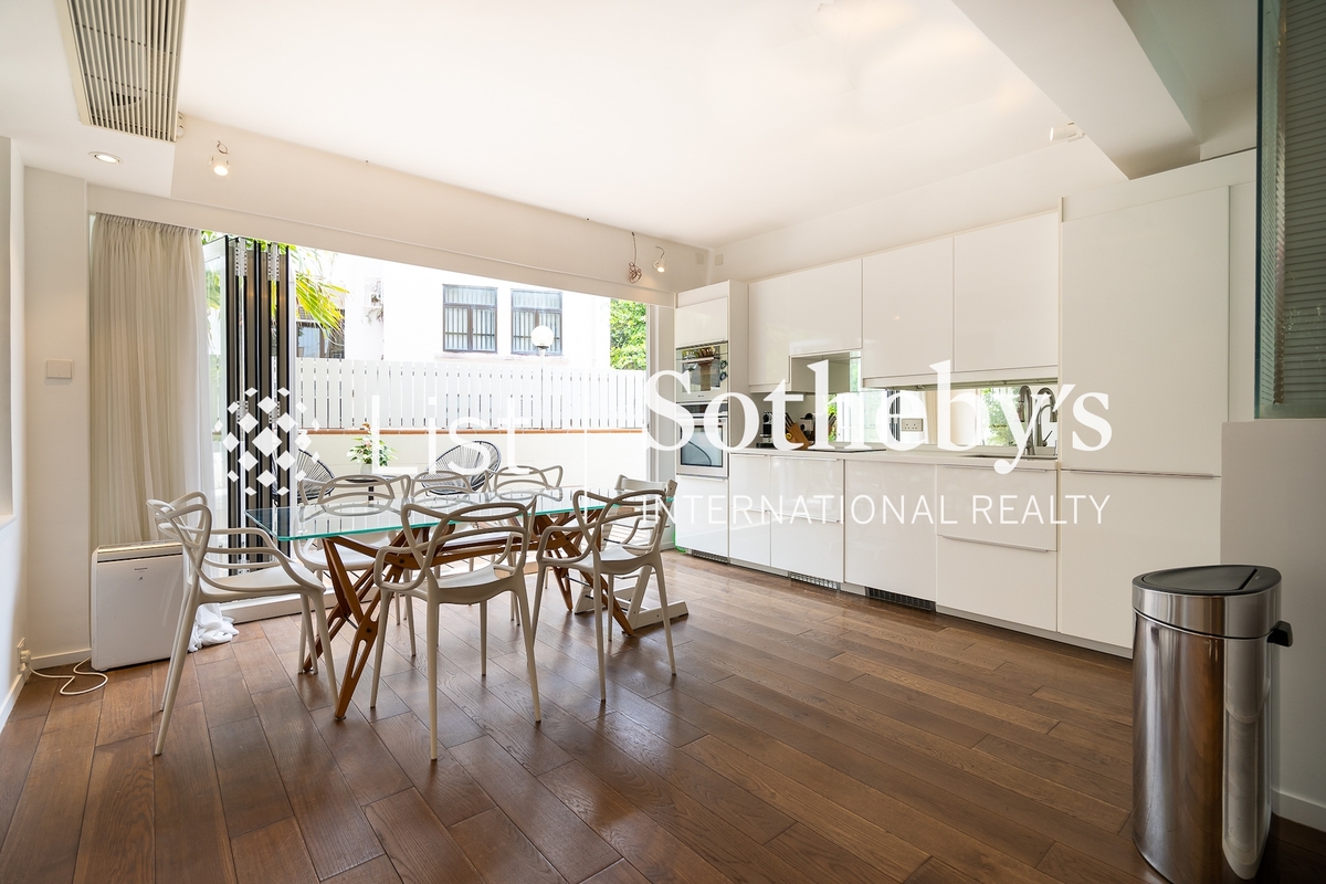 Realfound Mansion 倫輝樓 | Living and Dining Room