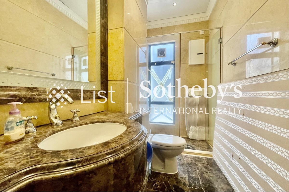 The Royal Oaks 御林皇府 | Second En-suite Bathroom