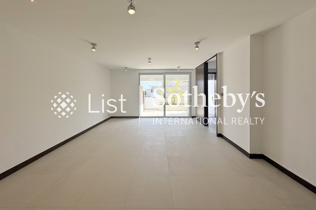 Fullway Garden 華富花園 | Living and Dining Room