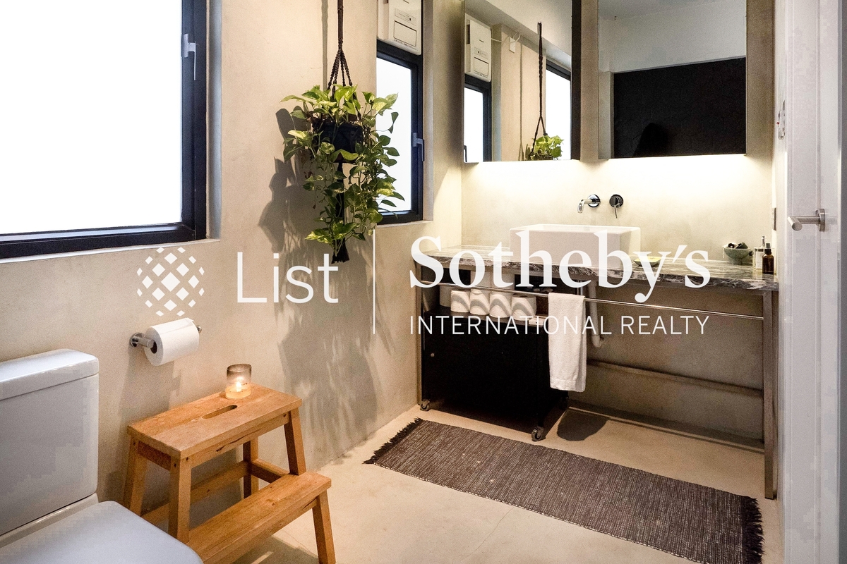 84-86 Ko Shing Street  高陞街84-86號 | Guest Bathroom