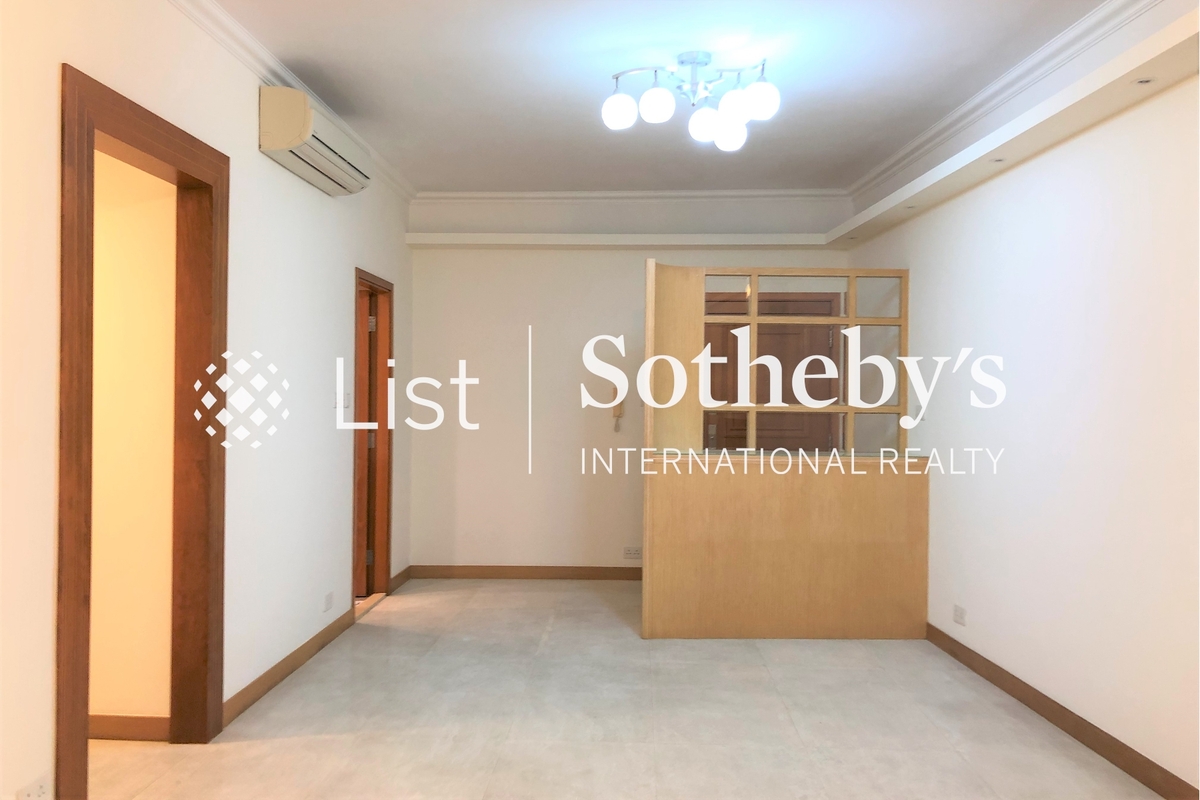 Royal Peninsula 半島豪庭 | Living and Dining Room