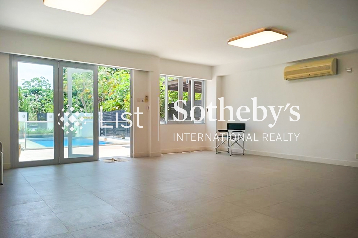 Tsam Chuk Wan 斬竹灣 | Living and Dining Room