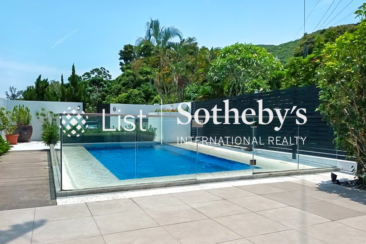 Tsam Chuk Wan 斬竹灣 | Private Swimming Pool off Living and Dining Room