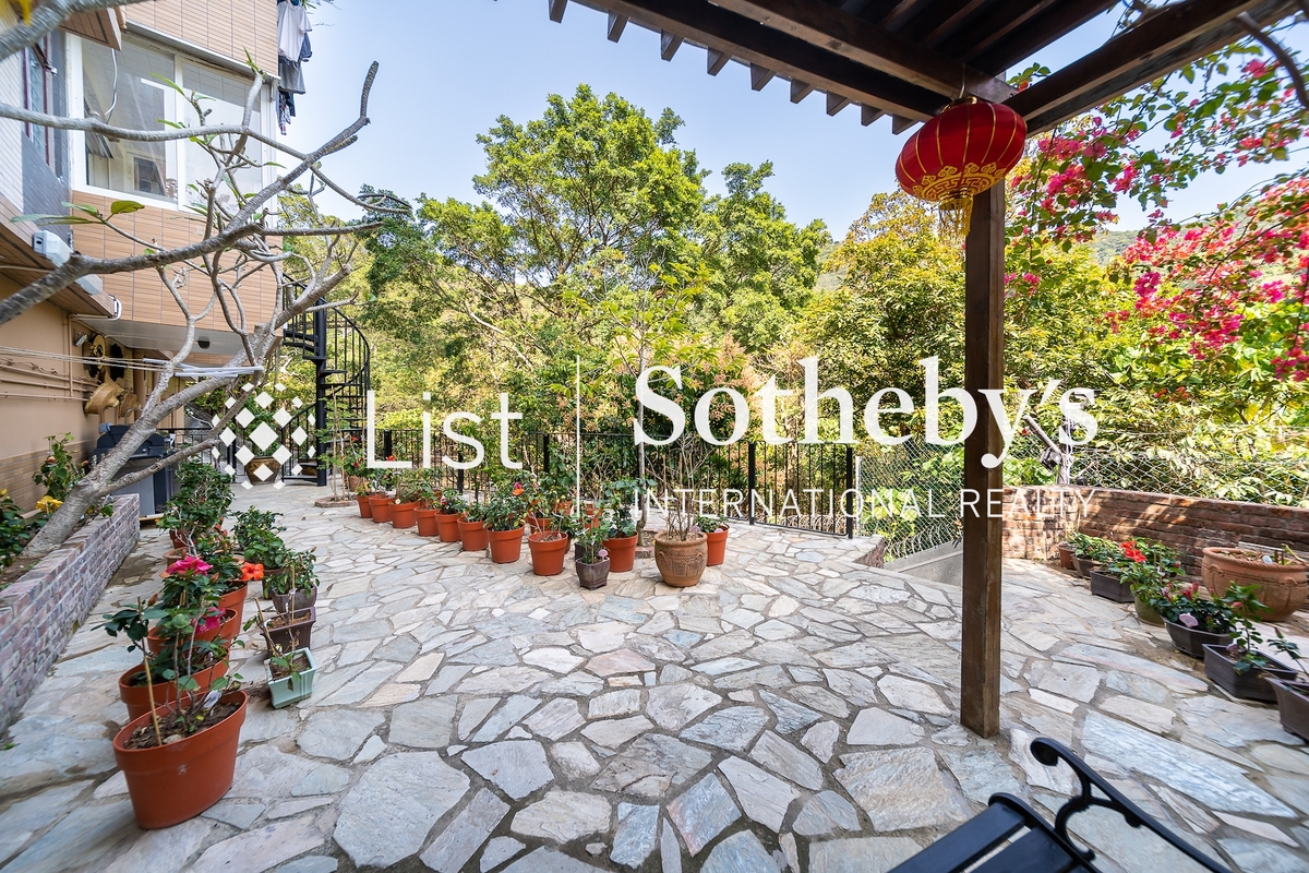 Yar Chee Villas 雅致洋房 | Private Terrace off Living and Dining Room