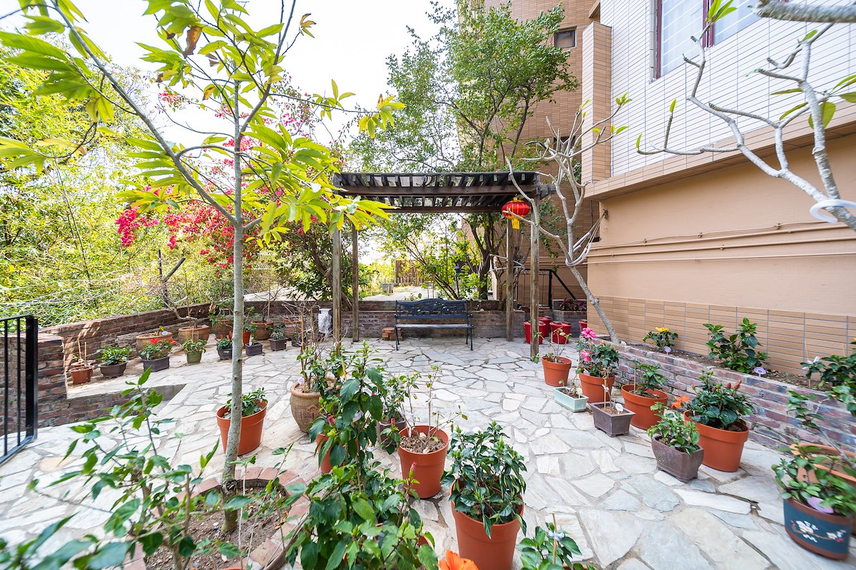 Yar Chee Villas 雅緻洋房 | Private Terrace off Living and Dining Room