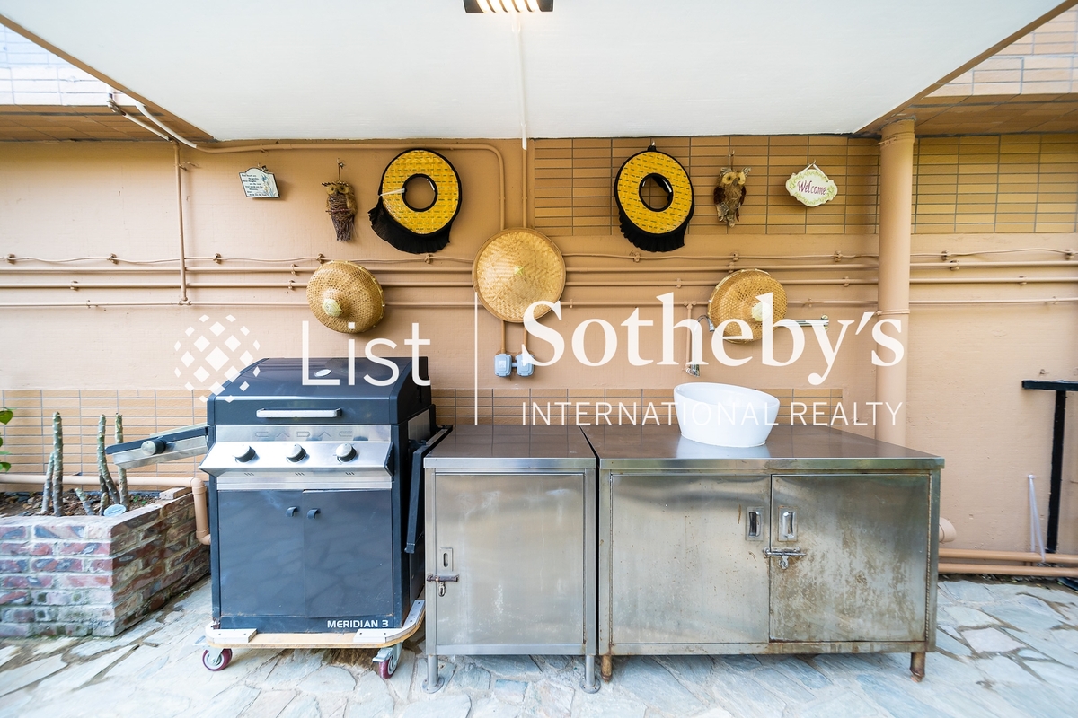 Yar Chee Villas 雅致洋房 | Private Terrace off Living and Dining Room