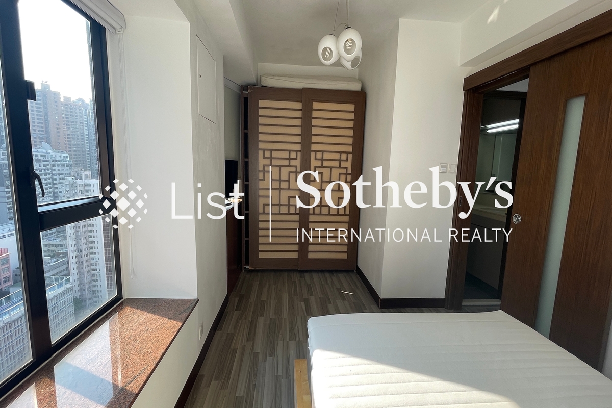 Rich View Terrace 豪景臺 | Built-in Wardrobe in Master Bedroom 