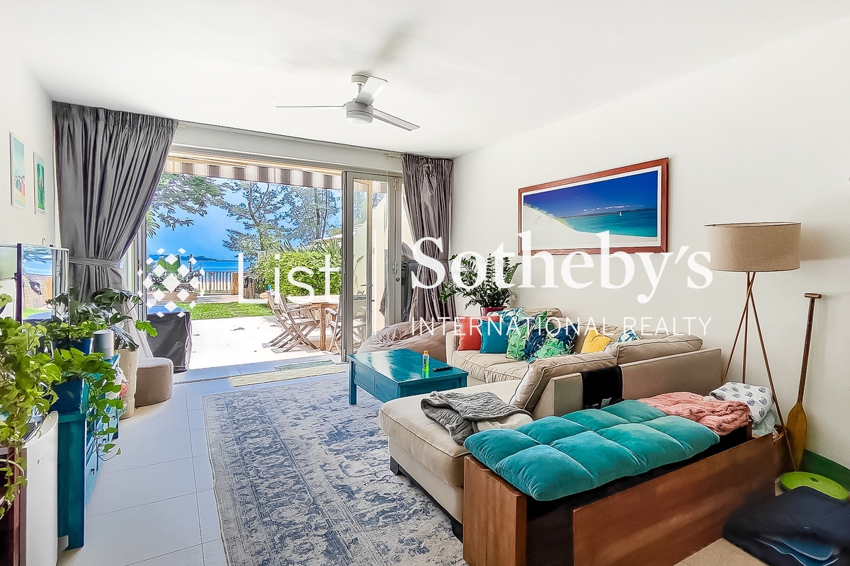 Discovery Bay Phase 1 - Beach Village Seahorse Lane 愉景灣 1期 碧濤海馬徑 | Living and Dining Room