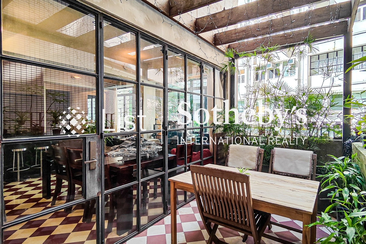 40-42 Circular Pathway  弓絃巷40-42號 | Private Terrace off Dining Room