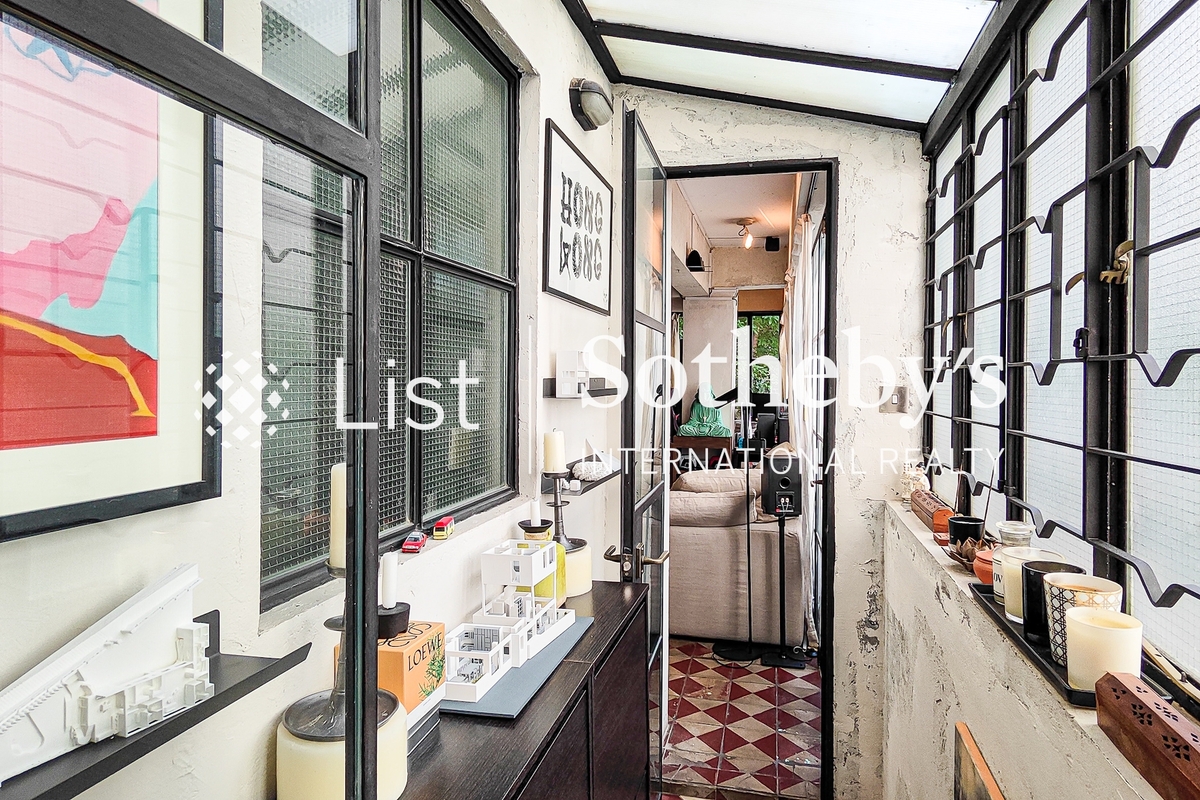 40-42 Circular Pathway  弓絃巷40-42號 | Corridor