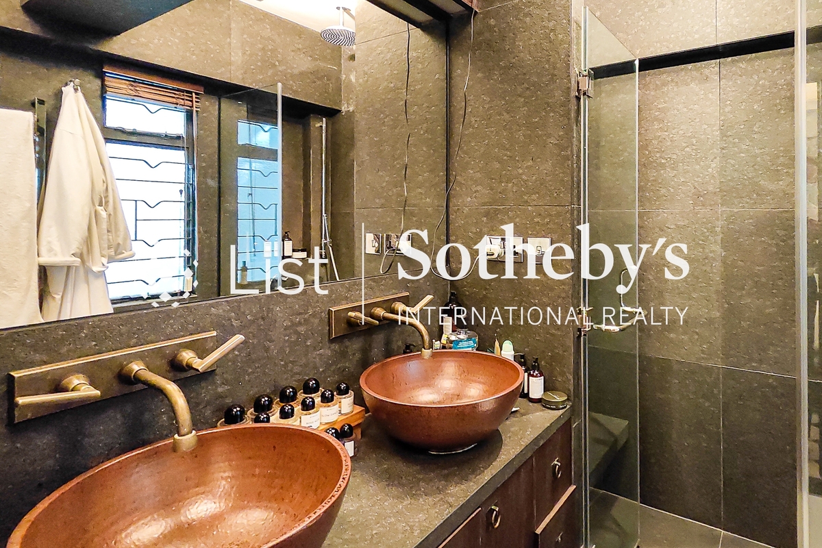 40-42 Circular Pathway  弓絃巷40-42號 | Master Bathroom