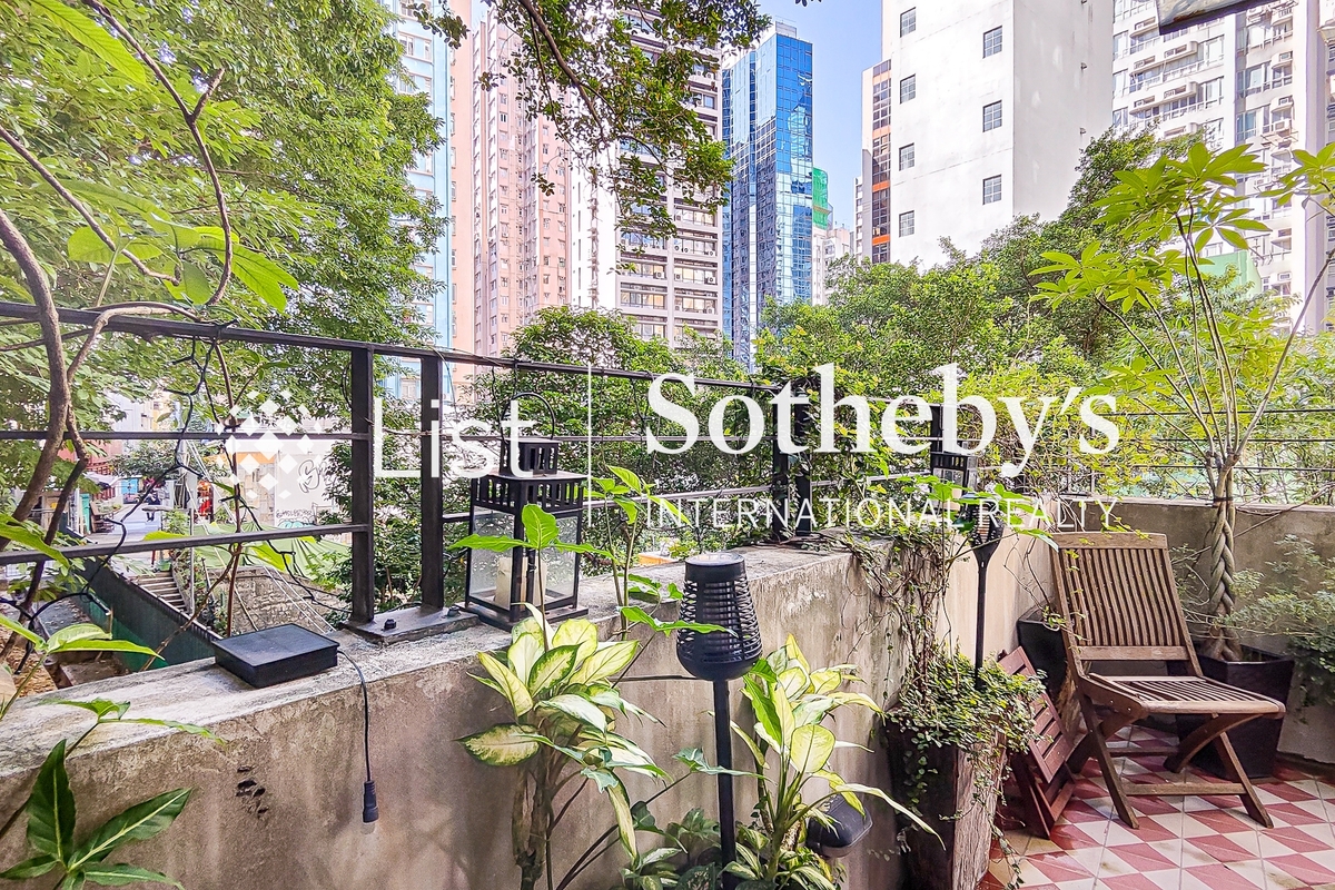 40-42 Circular Pathway  弓絃巷40-42號 | Private Terrace off Living Room