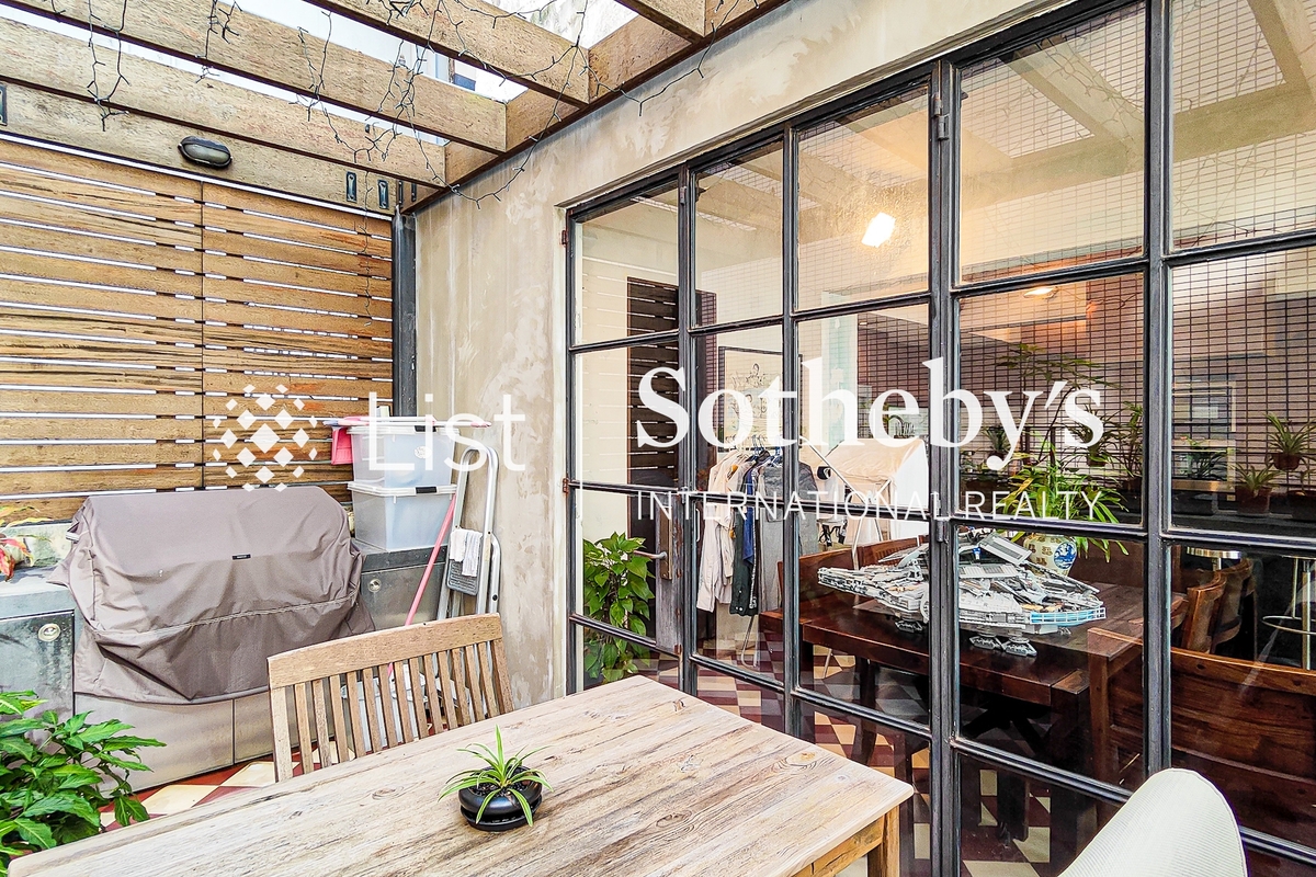 40-42 Circular Pathway  弓絃巷40-42號 | Private Terrace off Dining Room