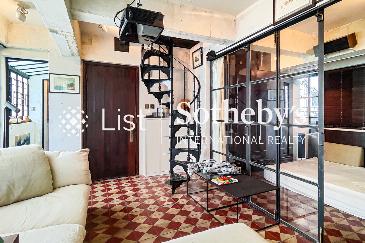 40-42 Circular Pathway  弓絃巷40-42號 | Living Room