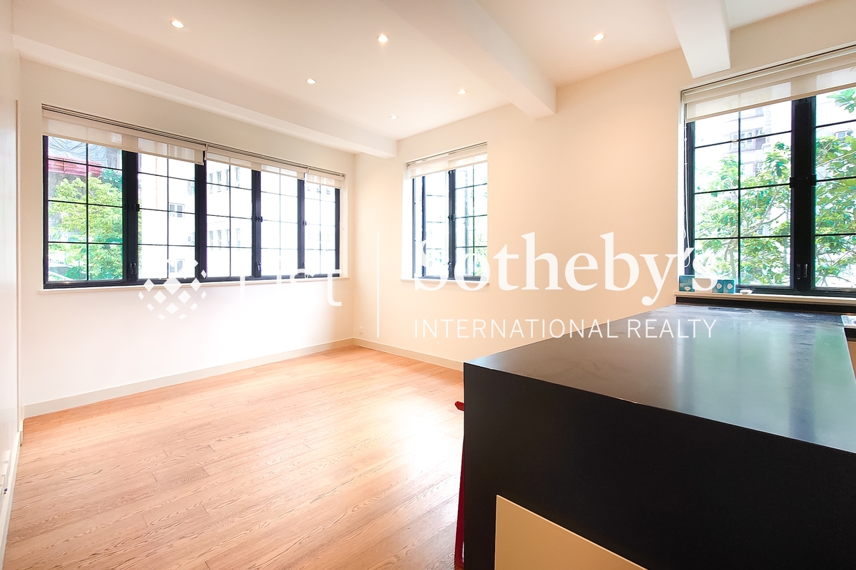 Bridges street 必列者士街 | Living and Dining Room