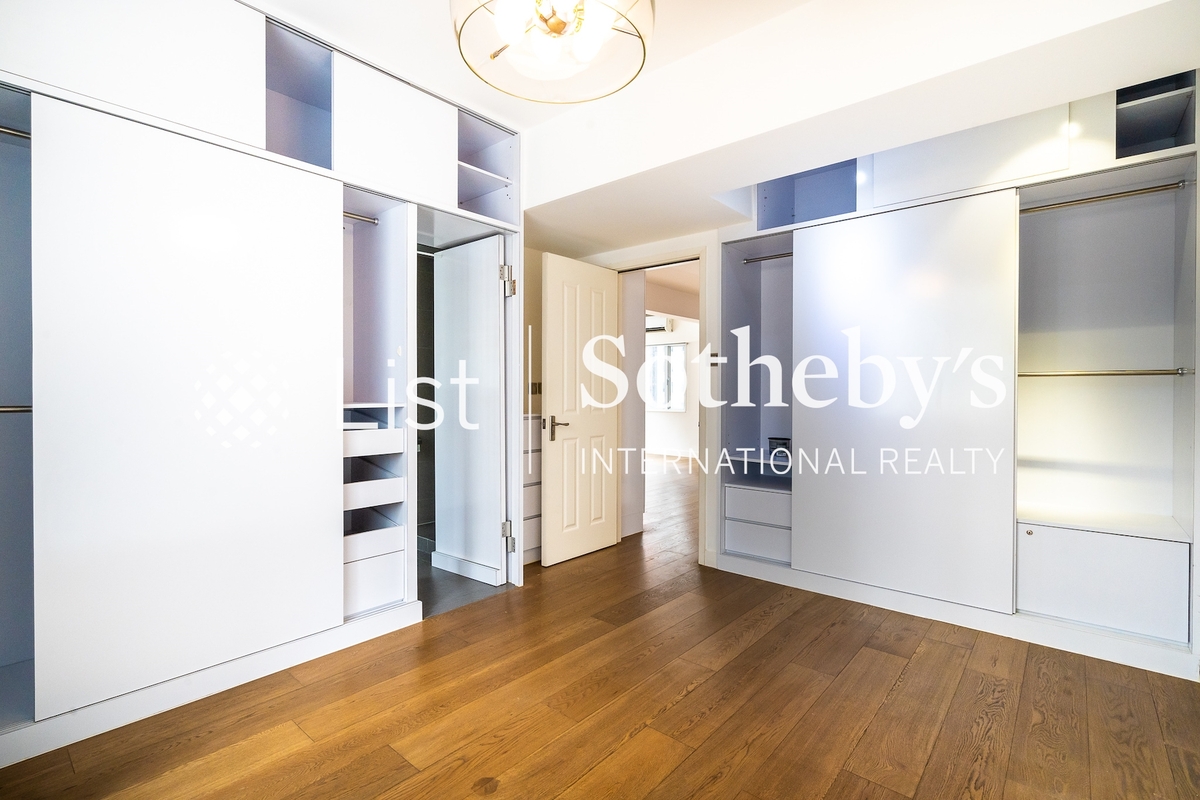 Cheong Hong Mansion 長康大廈 | Built-in Wardrobes in Master Bedroom 