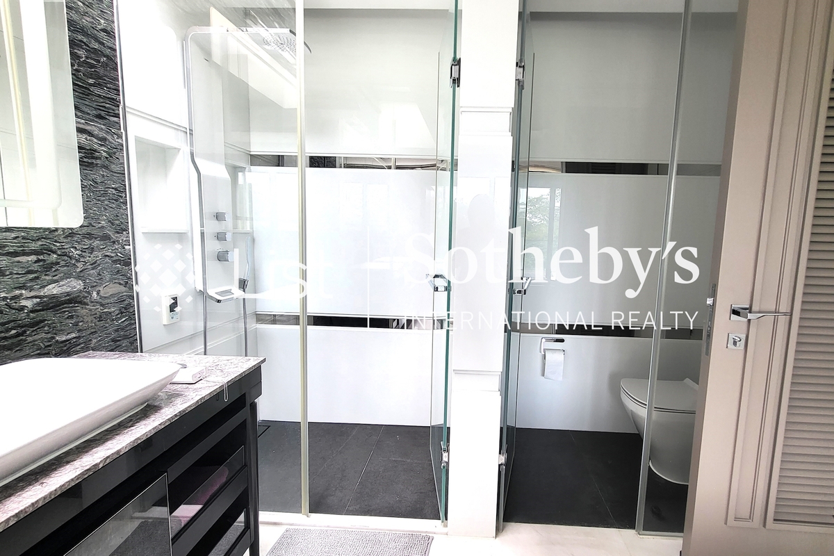 Peak Castle 珀居 | Master Bathroom