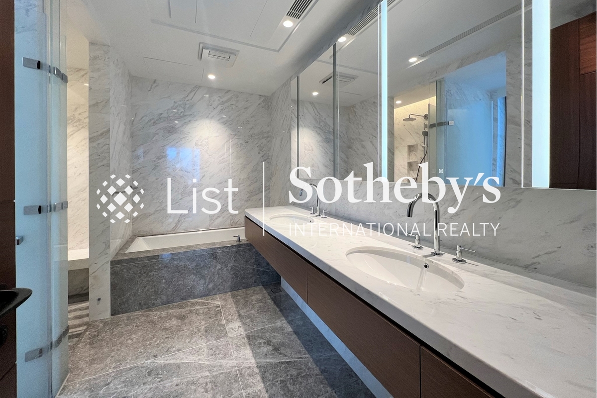 30 Hang Hau Wing Lung Road 坑口永隆路30號 | Master Bathroom