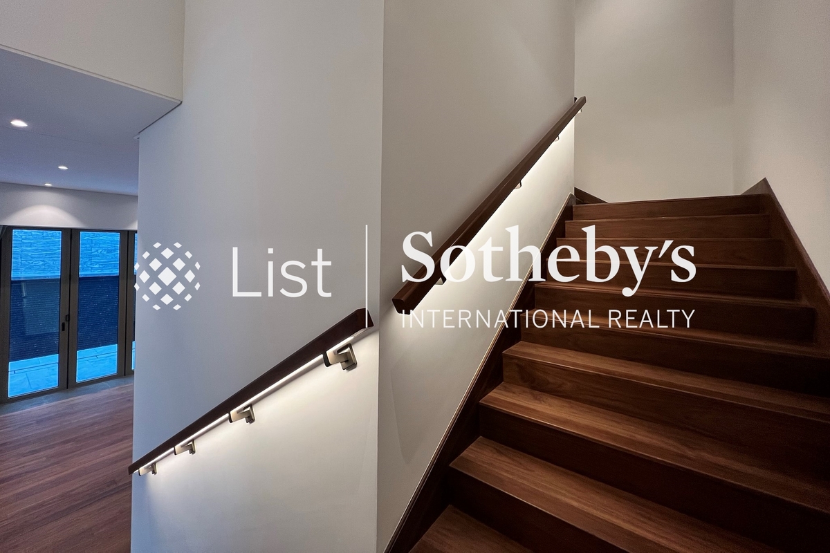 30 Hang Hau Wing Lung Road 坑口永隆路30號 | Internal Staircase