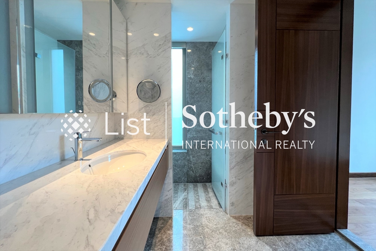 30 Hang Hau Wing Lung Road 坑口永隆路30號 | Third En-suite Bathroom