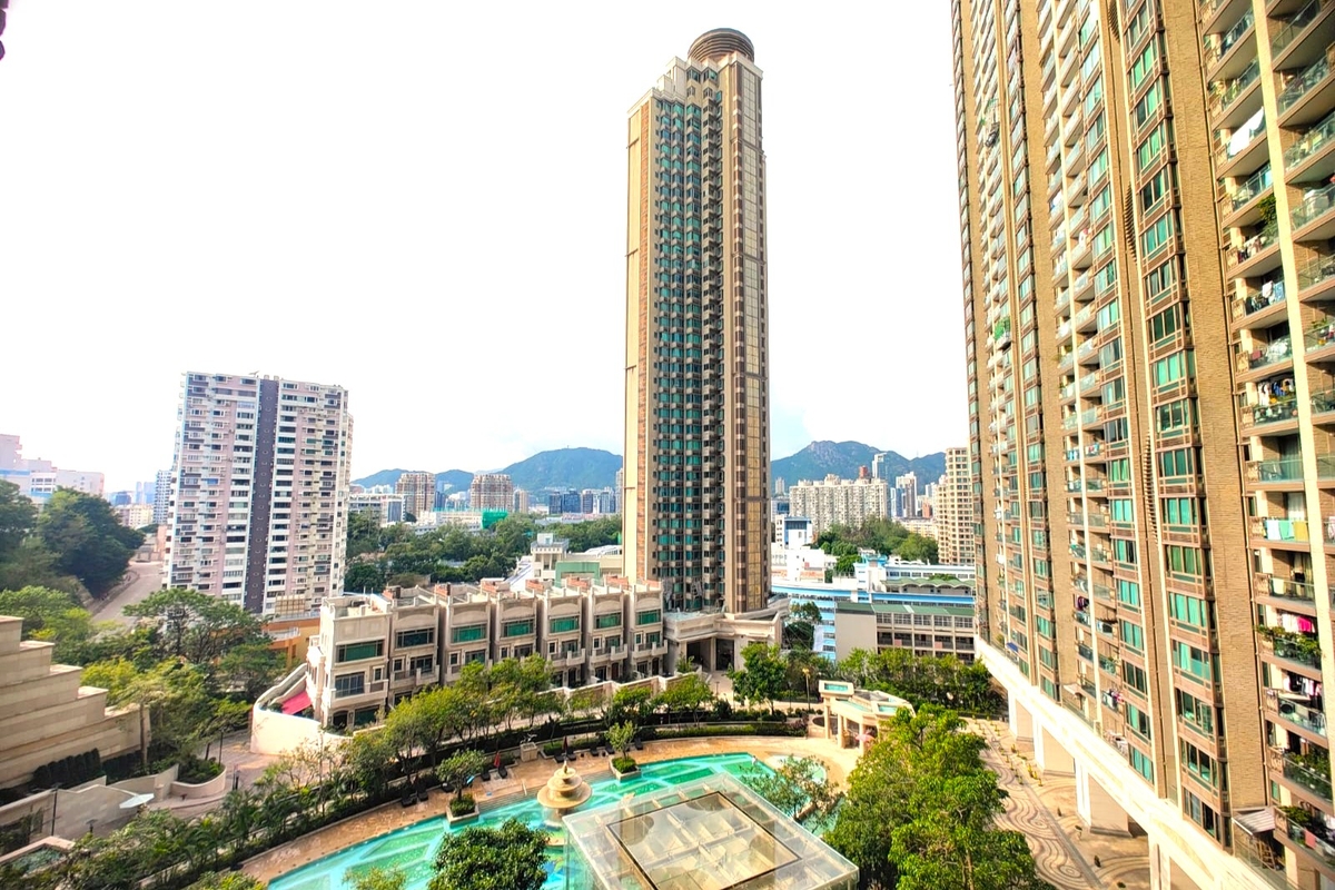 Celestial Heights Phase 1 半山壹号第一期 | View from Living Room