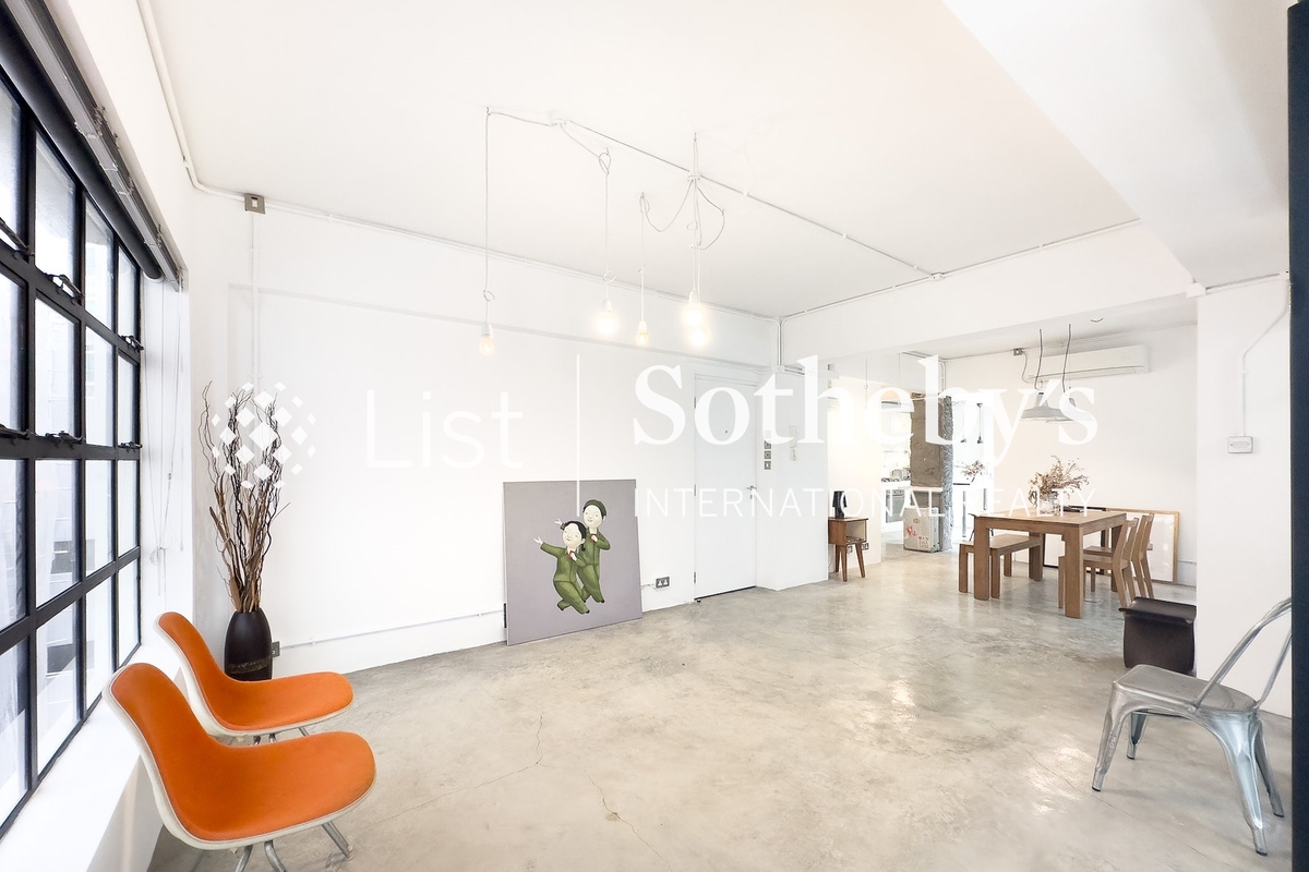 Ping On Mansion 平安大廈 | Living and Dining Room