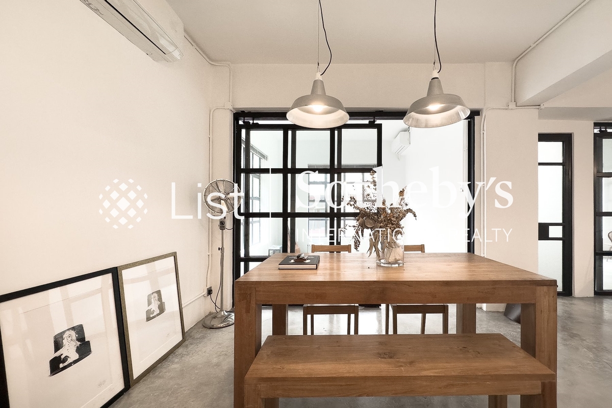 Ping On Mansion 平安大廈 | Living and Dining Room