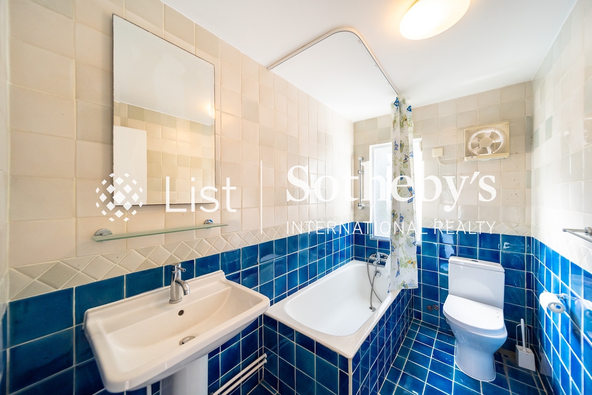 Wong Chuk Shan New Village 黃竹山新村 | Guest Bathroom