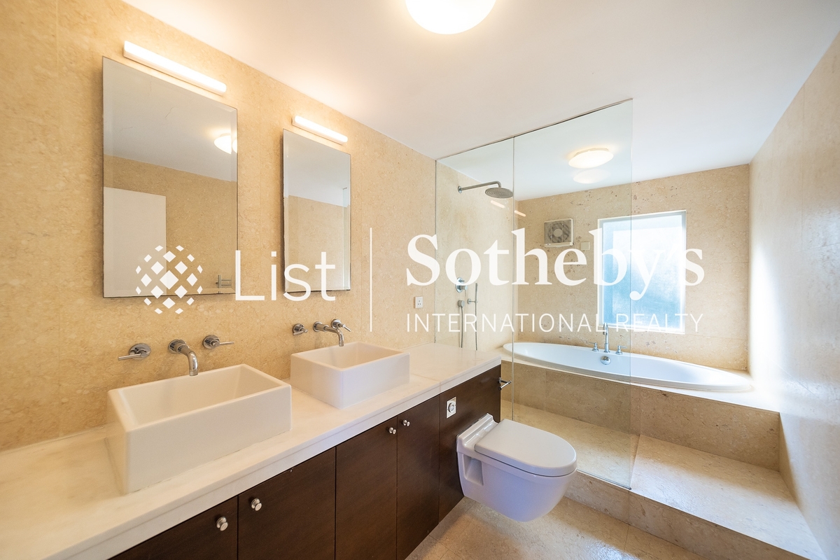 Wong Chuk Shan New Village 黃竹山新村 | Master Bathroom