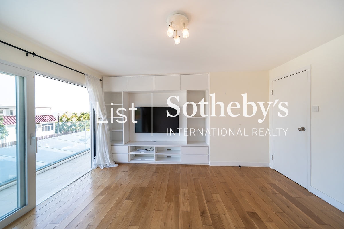 Wong Chuk Shan New Village 黃竹山新村 | Family Room