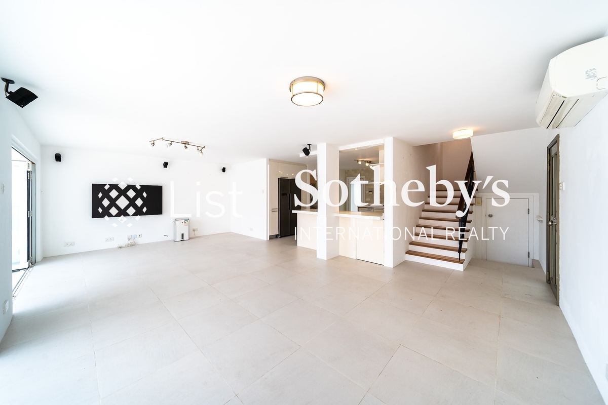 Wong Chuk Shan New Village 黃竹山新村 | Living and Dining Room