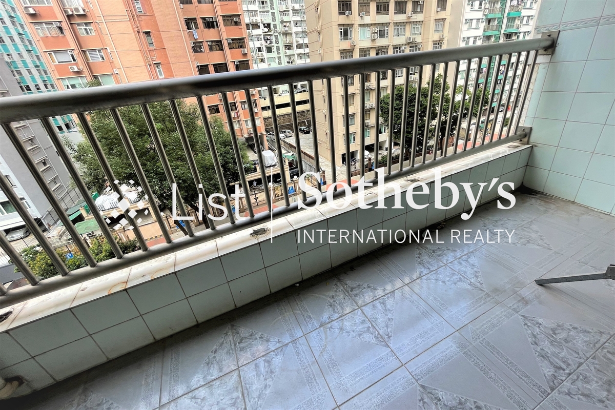 Star Court 文星樓 | Balcony off Living Room