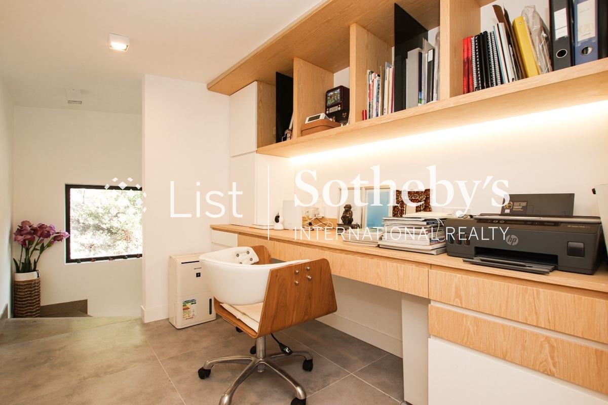 Fu Kong Shan Road 富崗山路 | Internal Staircase