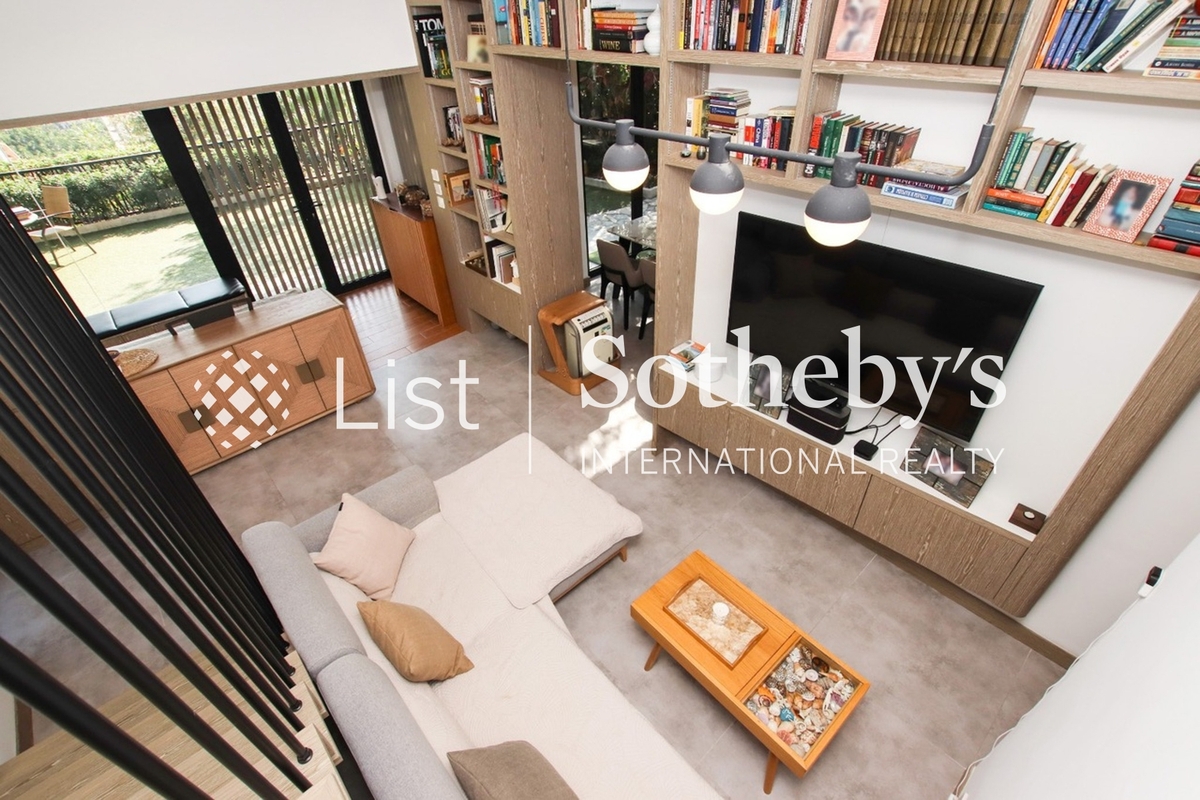 Fu Kong Shan Road 富崗山路 | Living and Dining Room