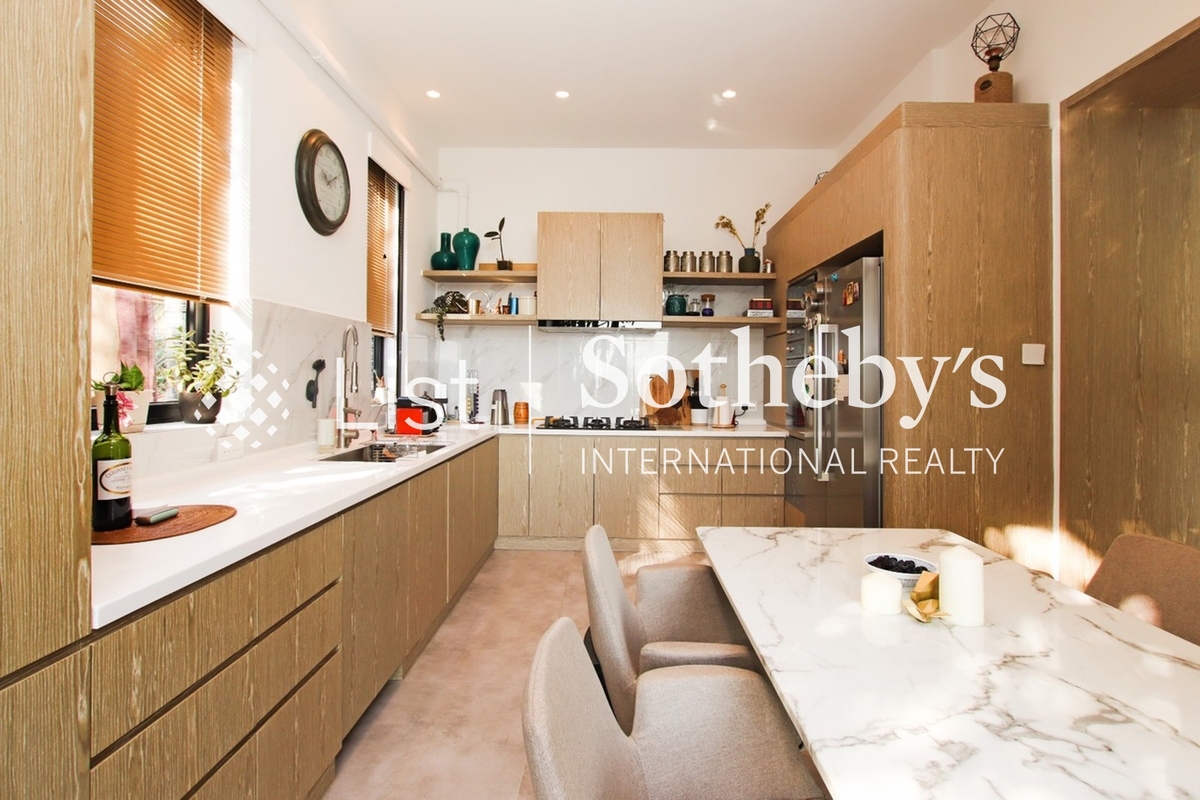 Fu Kong Shan Road 富崗山路 | Kitchen