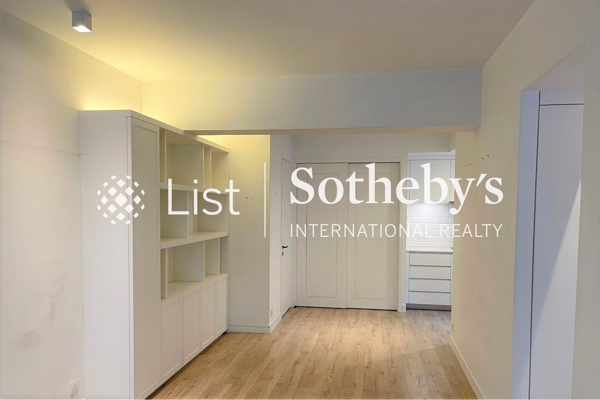 Village Mansion 愉安大廈 | Living and Dining Room