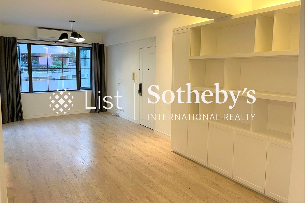 Village Mansion 愉安大廈 | Living and Dining Room