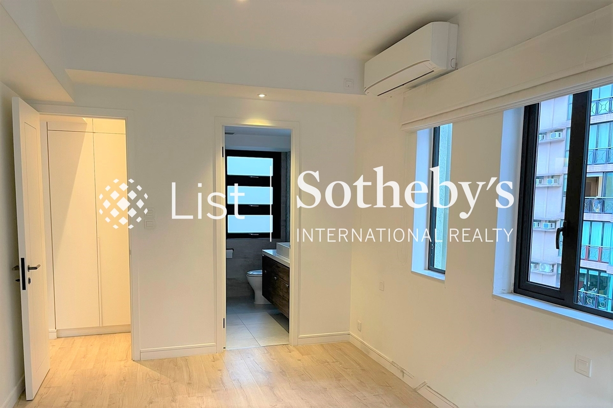 Village Mansion 愉安大廈 | Master Bedroom