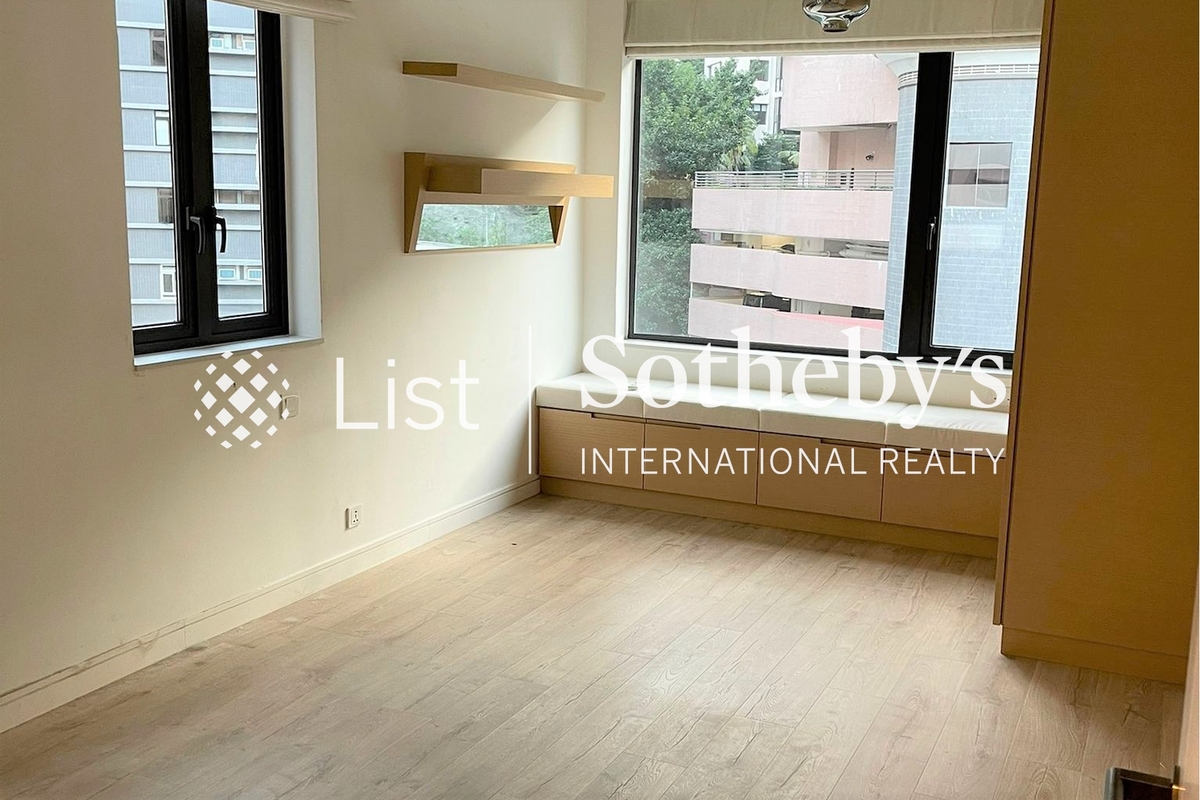 Village Mansion 愉安大廈 | Master Bedroom