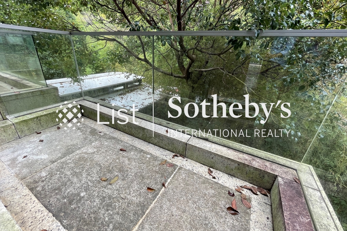 Valais I 天巒1期 | Balcony off Master Bedroom