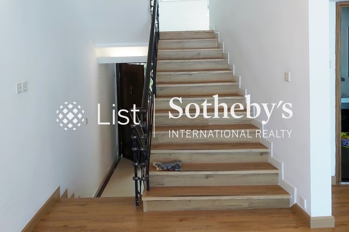 Marina Cove 匡湖居 | Internal Staircase