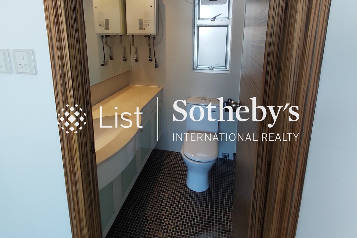 Marina Cove 匡湖居 | Master Bathroom